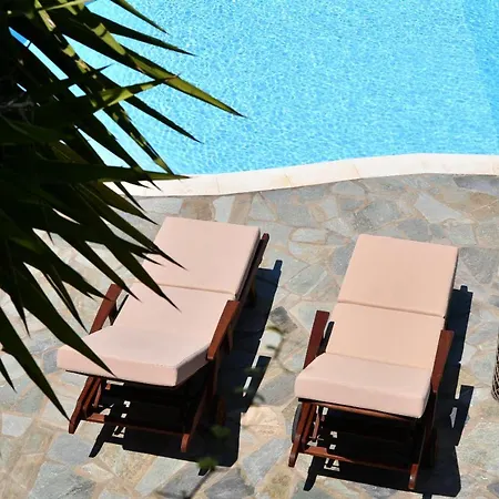 Mia Paros
