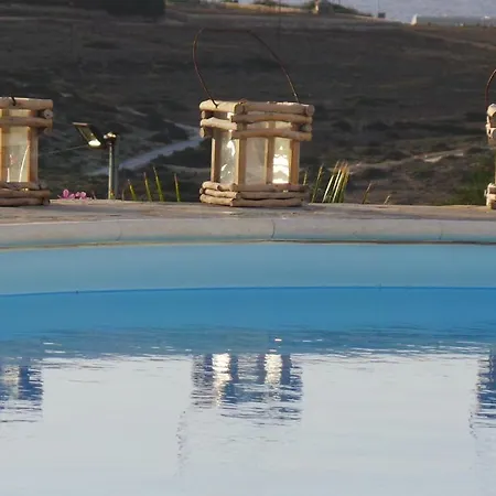 Mia Paros Willa Agia Irini (Paros)